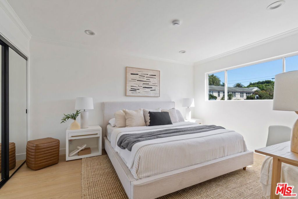 Image 15 of property listing at 423 Pier Avenue 4, Santa Monica, CA 90405