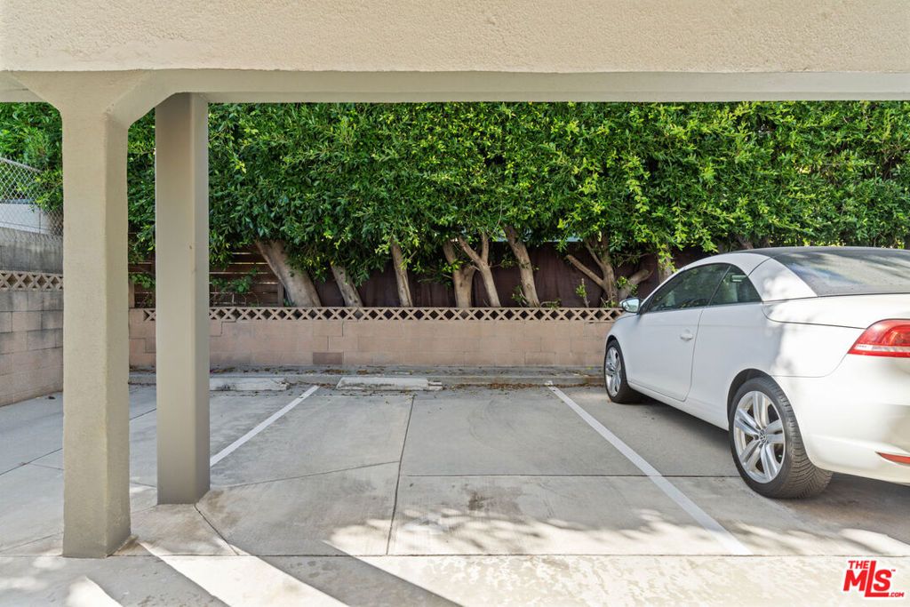 Image 17 of property listing at 423 Pier Avenue 4, Santa Monica, CA 90405