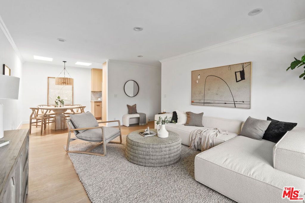 Image 3 of property listing at 423 Pier Avenue 4, Santa Monica, CA 90405