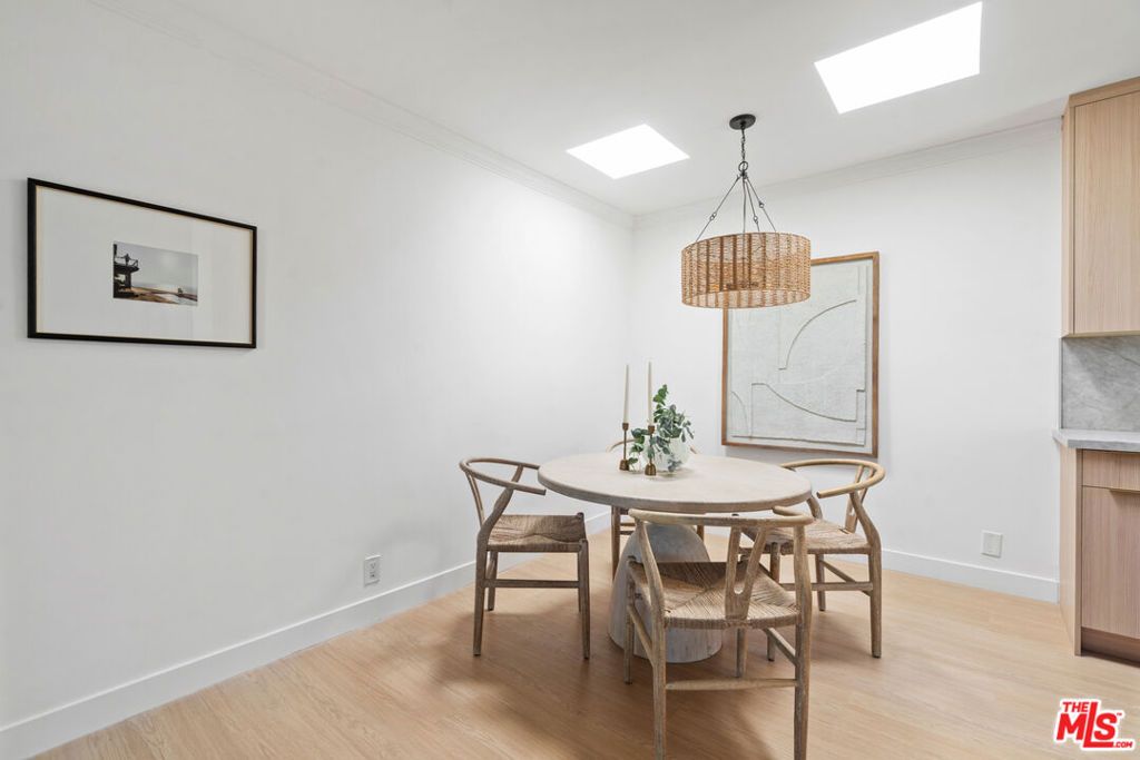 Image 9 of property listing at 423 Pier Avenue 4, Santa Monica, CA 90405