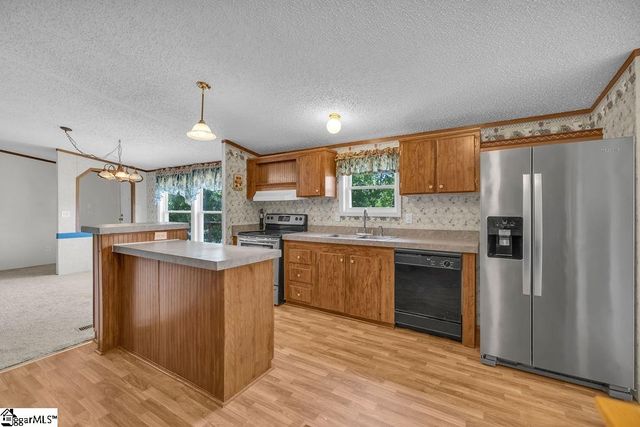 90 E Stagecoach Road, Cross Hill, SC 29332