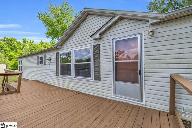 90 E Stagecoach Road, Cross Hill, SC 29332