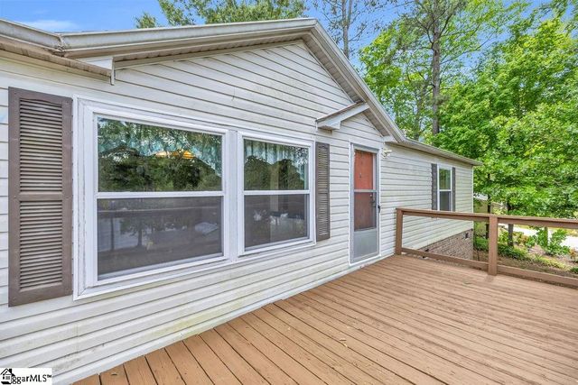 90 E Stagecoach Road, Cross Hill, SC 29332