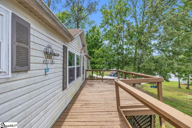 90 E Stagecoach Road, Cross Hill, SC 29332