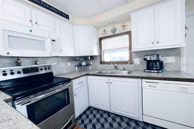 646 FAIRMOUNT DRIVE, North Port, FL 34287