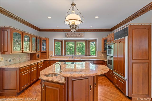 34062 Lyncroft Street, Farmington, MI 48331