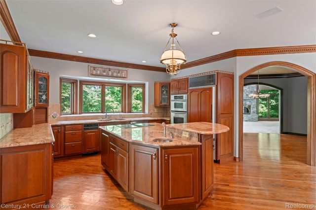 34062 Lyncroft Street, Farmington, MI 48331