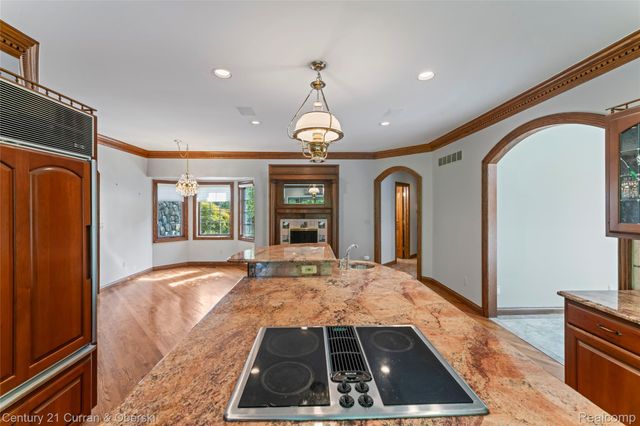 34062 Lyncroft Street, Farmington, MI 48331