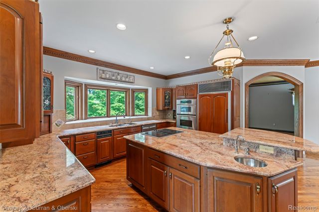 34062 Lyncroft Street, Farmington, MI 48331