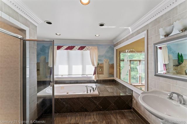 34062 Lyncroft Street, Farmington, MI 48331