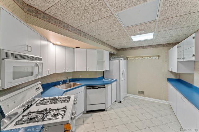 34062 Lyncroft Street, Farmington, MI 48331