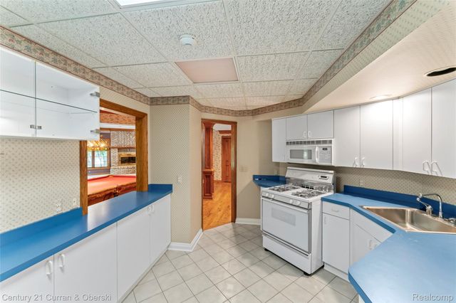 34062 Lyncroft Street, Farmington, MI 48331