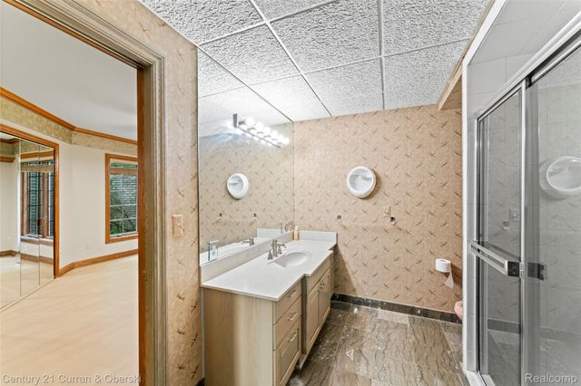 34062 Lyncroft Street, Farmington, MI 48331