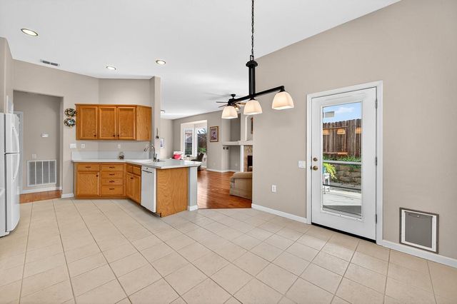 3111 NW Clarkson Dr, Rocklin, CA 95765