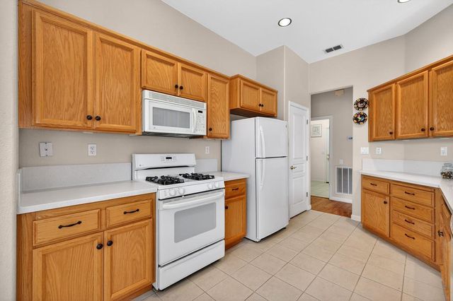 3111 NW Clarkson Dr, Rocklin, CA 95765