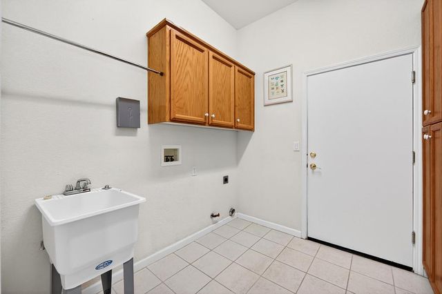 3111 NW Clarkson Dr, Rocklin, CA 95765