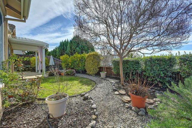 3111 NW Clarkson Dr, Rocklin, CA 95765