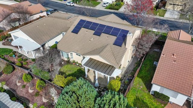 3111 NW Clarkson Dr, Rocklin, CA 95765