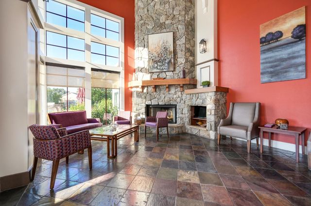 3111 NW Clarkson Dr, Rocklin, CA 95765