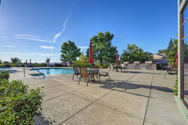 3111 NW Clarkson Dr, Rocklin, CA 95765