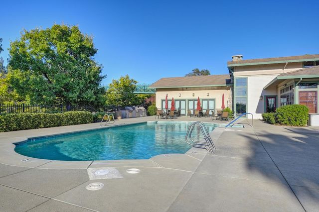 3111 NW Clarkson Dr, Rocklin, CA 95765