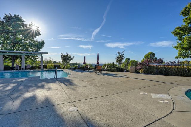 3111 NW Clarkson Dr, Rocklin, CA 95765
