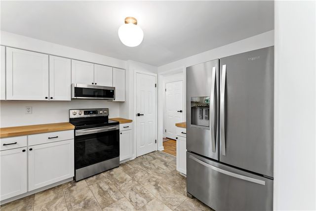 1040 Cork Dr, Bethel Park, PA 15102