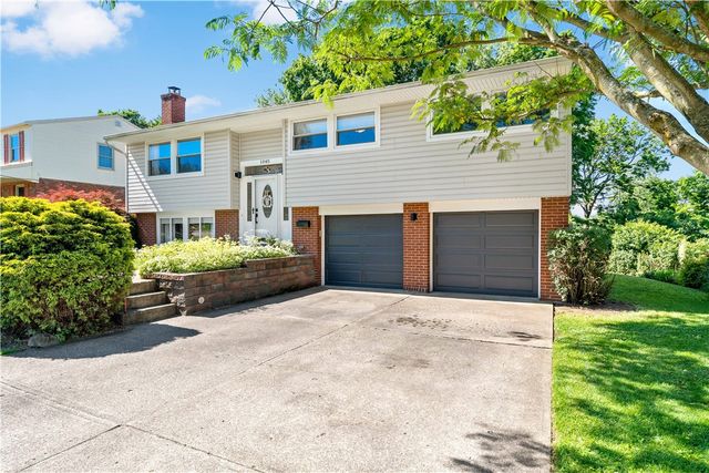 1040 Cork Dr, Bethel Park, PA 15102