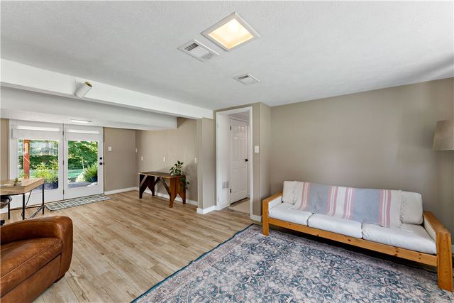 1040 Cork Dr, Bethel Park, PA 15102