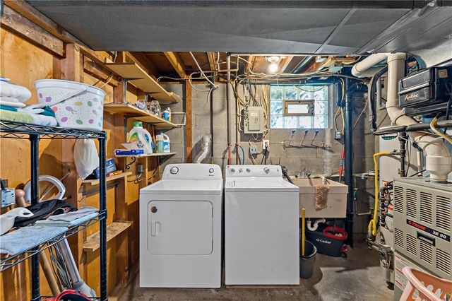 1040 Cork Dr, Bethel Park, PA 15102