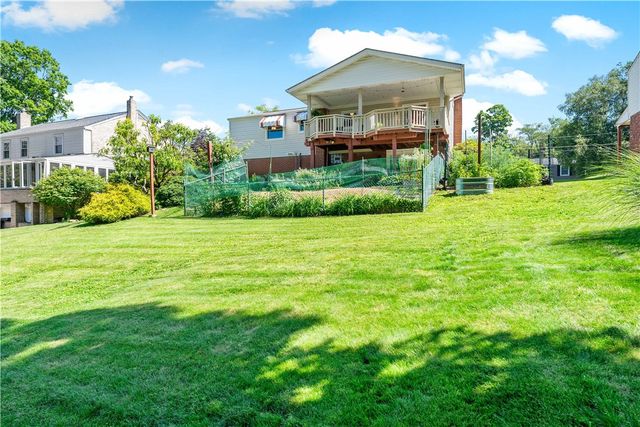 1040 Cork Dr, Bethel Park, PA 15102