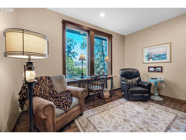 1024 Sw PINE Dr, Warrenton, OR 97146