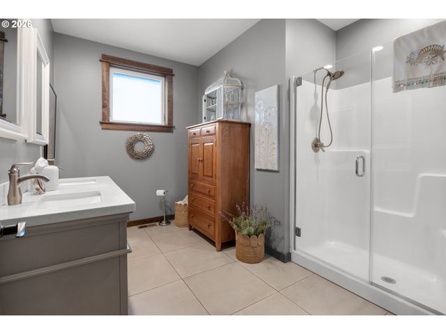 1024 Sw PINE Dr, Warrenton, OR 97146