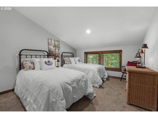 1024 Sw PINE Dr, Warrenton, OR 97146