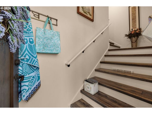 1024 Sw PINE Dr, Warrenton, OR 97146