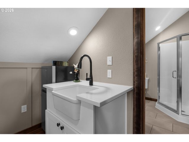 1024 Sw PINE Dr, Warrenton, OR 97146