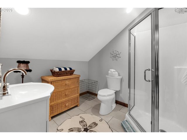 1024 Sw PINE Dr, Warrenton, OR 97146