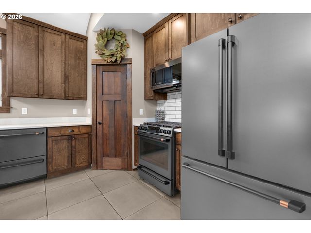 1024 Sw PINE Dr, Warrenton, OR 97146