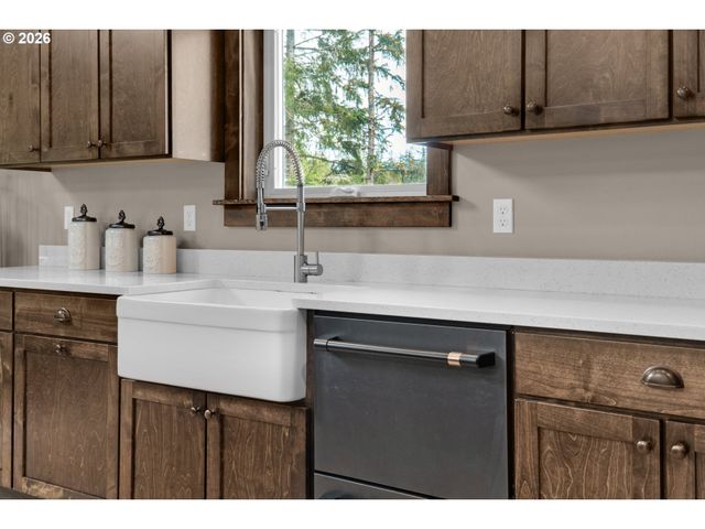 1024 Sw PINE Dr, Warrenton, OR 97146