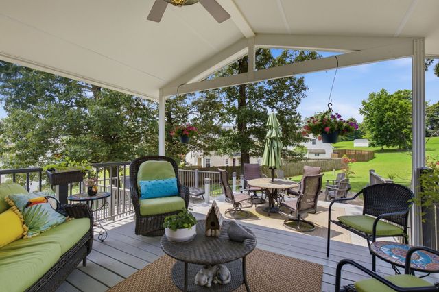 848 Nandina Ct, Clarksville, TN 37043