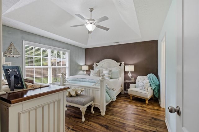 848 Nandina Ct, Clarksville, TN 37043