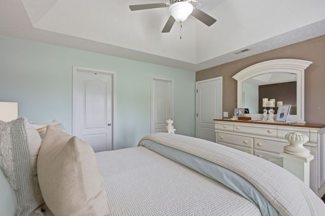 848 Nandina Ct, Clarksville, TN 37043