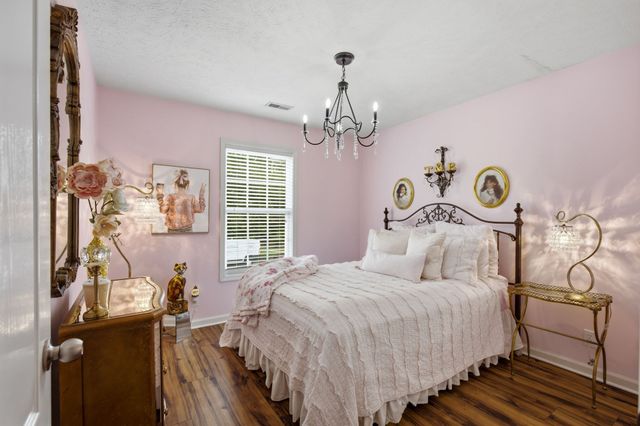 848 Nandina Ct, Clarksville, TN 37043