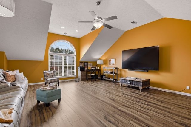 848 Nandina Ct, Clarksville, TN 37043