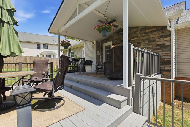 848 Nandina Ct, Clarksville, TN 37043