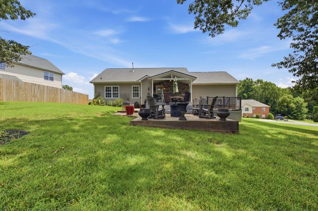 848 Nandina Ct, Clarksville, TN 37043