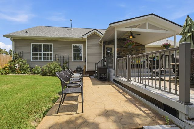 848 Nandina Ct, Clarksville, TN 37043