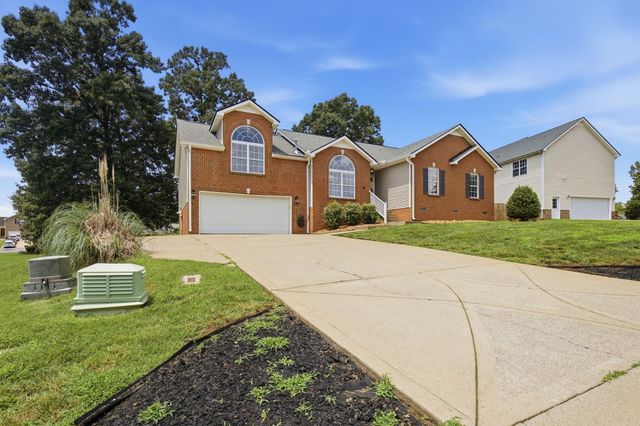848 Nandina Ct, Clarksville, TN 37043