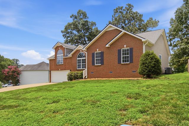 848 Nandina Ct, Clarksville, TN 37043