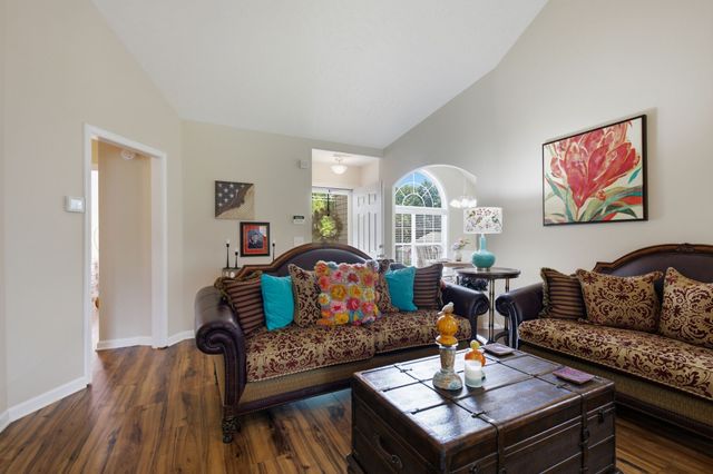 848 Nandina Ct, Clarksville, TN 37043